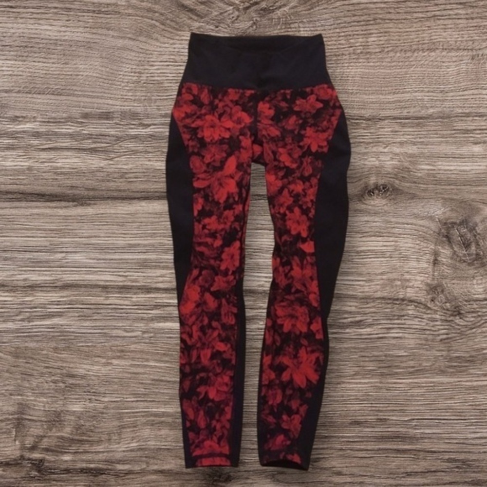 Lululemon Floral High Rise Leggings Black & Red Carminetrue Train Times size 4